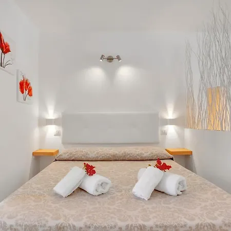Apartment On The Beach, Sea View, Fast Fiber, Pool, Parking